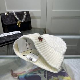 Новинка — MONCLER вязаная шапка из шерсти с QR-кодом, отличное к