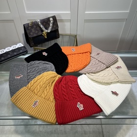 Новинка — MONCLER вязаная шапка из шерсти с QR-кодом, отличное к