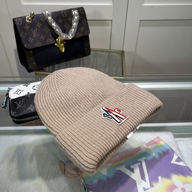 Новинка — MONCLER вязаная шапка из шерсти с QR-кодом, отличное к
