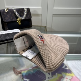 Новинка — MONCLER вязаная шапка из шерсти с QR-кодом, отличное к