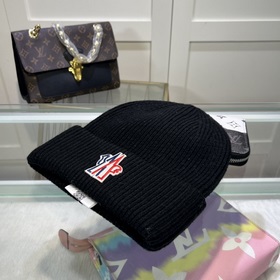 Новинка — MONCLER вязаная шапка из шерсти с QR-кодом, отличное к