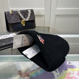 Новинка — MONCLER вязаная шапка из шерсти с QR-кодом, отличное к