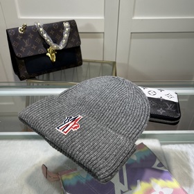 Новинка — MONCLER вязаная шапка из шерсти с QR-кодом, отличное к
