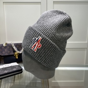 Новинка — MONCLER вязаная шапка из шерсти с QR-кодом, отличное к