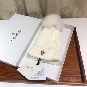 MONCLER Шерстяная шапка с утепленным капюшоном и меховым помпоном