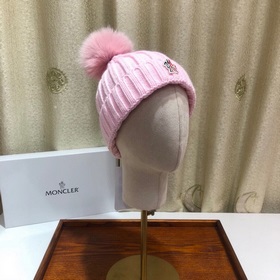MONCLER Шерстяная шапка с утепленным капюшоном и меховым помпоном