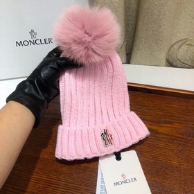 MONCLER Шерстяная шапка с утепленным капюшоном и меховым помпоном