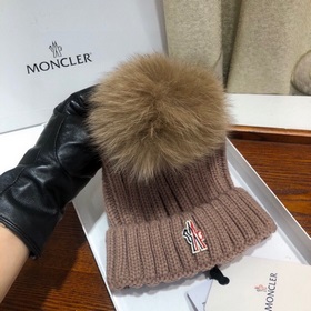 MONCLER Шерстяная шапка с утепленным капюшоном и меховым помпоном