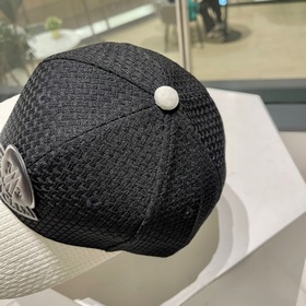 MONCLER Новая модель лаконичной бейсболки весна-лето 2023, поступ