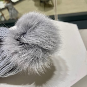 MONCLER вязаная шапка из шерсти, высокая версия с меховым помпоно