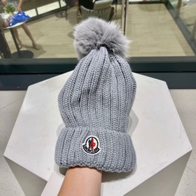 MONCLER вязаная шапка из шерсти, высокая версия с меховым помпоно