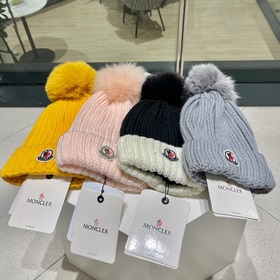 MONCLER вязаная шапка из шерсти, высокая версия с меховым помпоно