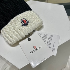 MONCLER вязаная шапка из шерсти, высокая версия с меховым помпоно