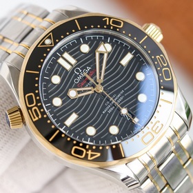 GR Omega Seamaster оснащен механизмом 8800 с двойным T-образным б