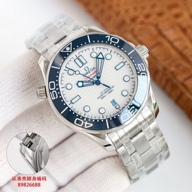 GR Omega Seamaster оснащен механизмом 8800 с двойным T-образным б
