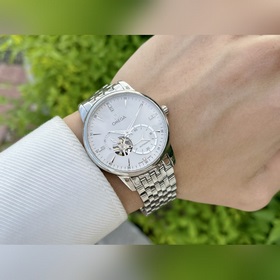 OMEGA - высококачественные мужские часы. Элегантный и величествен