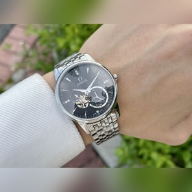 OMEGA - высококачественные мужские часы. Элегантный и величествен