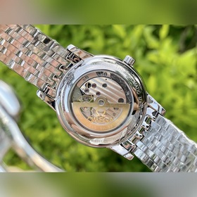 OMEGA - высококачественные мужские часы. Элегантный и величествен