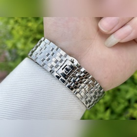 OMEGA - высококачественные мужские часы. Элегантный и величествен