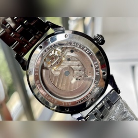 OMEGA - высококачественные мужские часы. Элегантный и величествен