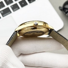 Новейшая модель, OMEGA Seamaster, является лидером на рынке, кото