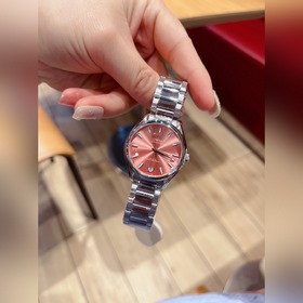 Часы Seamaster Aqua Terra, вдохновленные морем и землей, отличают