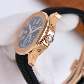 Часы Patek Philippe Aquanaut 5164A-001 обладают современным интер