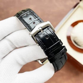 Новинка Patek Philippe, обновленная версия с лунными фазами Модел