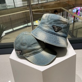 Рыбацкая кепка Prada Классическая рыбацкая кепка с треугольным зн