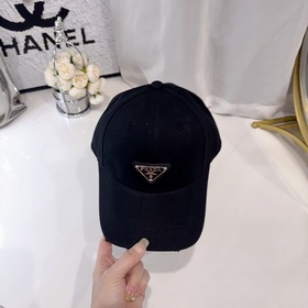 Новая модель бейсболки Prada из хлопка Отличная форма, идеально п