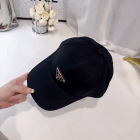 Новая модель бейсболки Prada из хлопка Отличная форма, идеально п