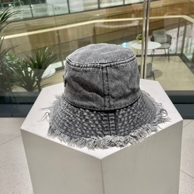 PRADA Ретро-кепка из джинсовой ткани с необработанными краями, же