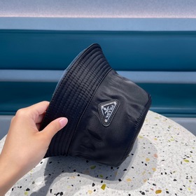PRADA Рыбацкая кепка PRADA Рыбацкая кепка Новая модель для модниц