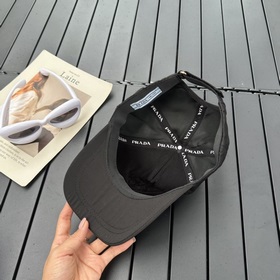 Новая трехмерная бейсболка Prada, изысканная и безупречная! Тщате