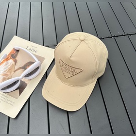Новая трехмерная бейсболка Prada, изысканная и безупречная! Тщате