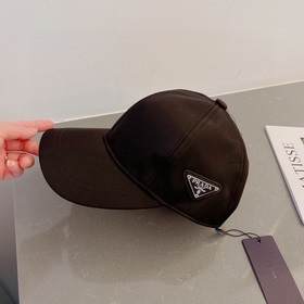 PRADA Кепка с козырьком