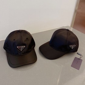 PRADA Кепка с козырьком