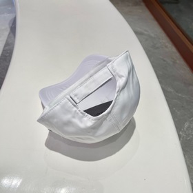 【Prada】 Новые весенне-летние бейсболки от известных брендов, новы