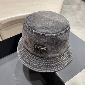 【Prada】 Новая коллекция летних джинсовых кепок для мужчин и женщи