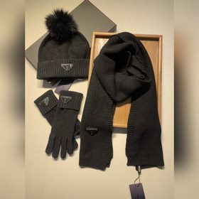 Прада. [Трехкомпонентный комплект из шерсти： шапка из лисьего мех