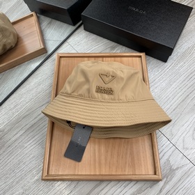 Prada. Двусторонняя треугольная рыбацкая шапка, высококачественна