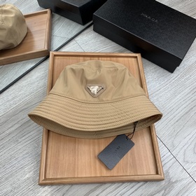 Prada. Двусторонняя треугольная рыбацкая шапка, высококачественна