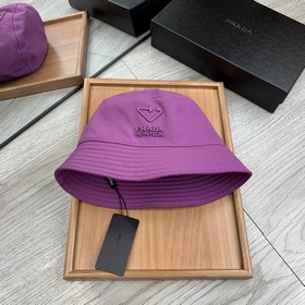 Prada. Двусторонняя треугольная рыбацкая шапка, высококачественна