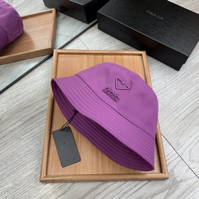 Prada. Двусторонняя треугольная рыбацкая шапка, высококачественна