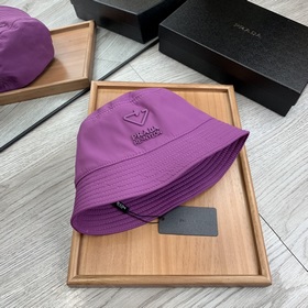 Prada. Двусторонняя треугольная рыбацкая шапка, высококачественна