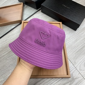 Prada. Двусторонняя треугольная рыбацкая шапка, высококачественна