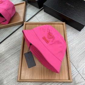 Prada. Двусторонняя треугольная рыбацкая шапка, высококачественна
