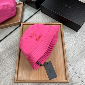 Prada. Двусторонняя треугольная рыбацкая шапка, высококачественна