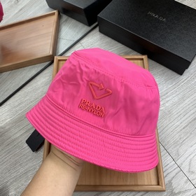 Prada. Двусторонняя треугольная рыбацкая шапка, высококачественна