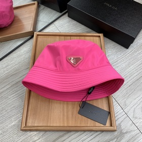 Prada. Двусторонняя треугольная рыбацкая шапка, высококачественна